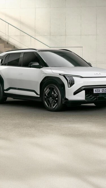 Ötcsillagos biztonság és formatervezési csúcsdíj: tarolt a Kia EV3 Európában