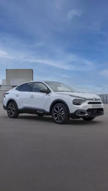 Új Citroën a láthatáron: bemutatkozott a C4 X