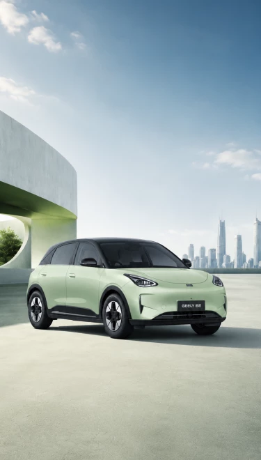 Érkezik a Geely új elektromos kisautója, az E2