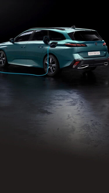 Új tölthető hibrid hajtást kap a Peugeot 308 és a Peugeot 408