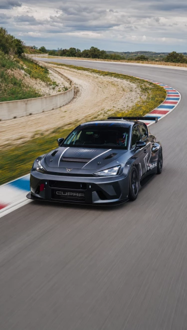 Bemutatkozott a CUPRA Leon VZ e-HYBRID Racer