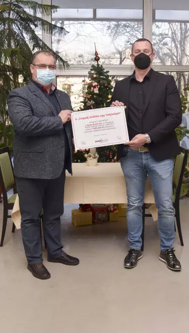 A Duna Autó ismét adományokkal támogatja a Szent Margit Kórházat