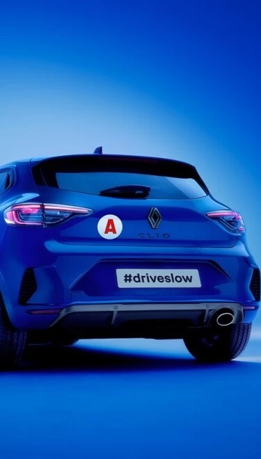 A Renault új funkcióval kampányol a fiatal sofőrök biztonsága érdekében