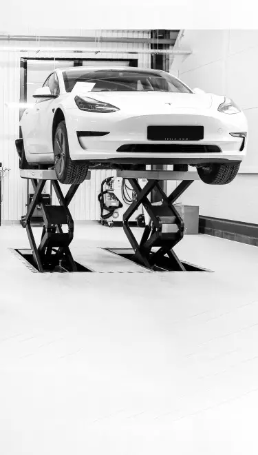 Megnyílt az első Tesla Approved Body Shop