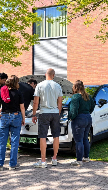 Volvo villanyautók vették be a Graphisoft Parkot