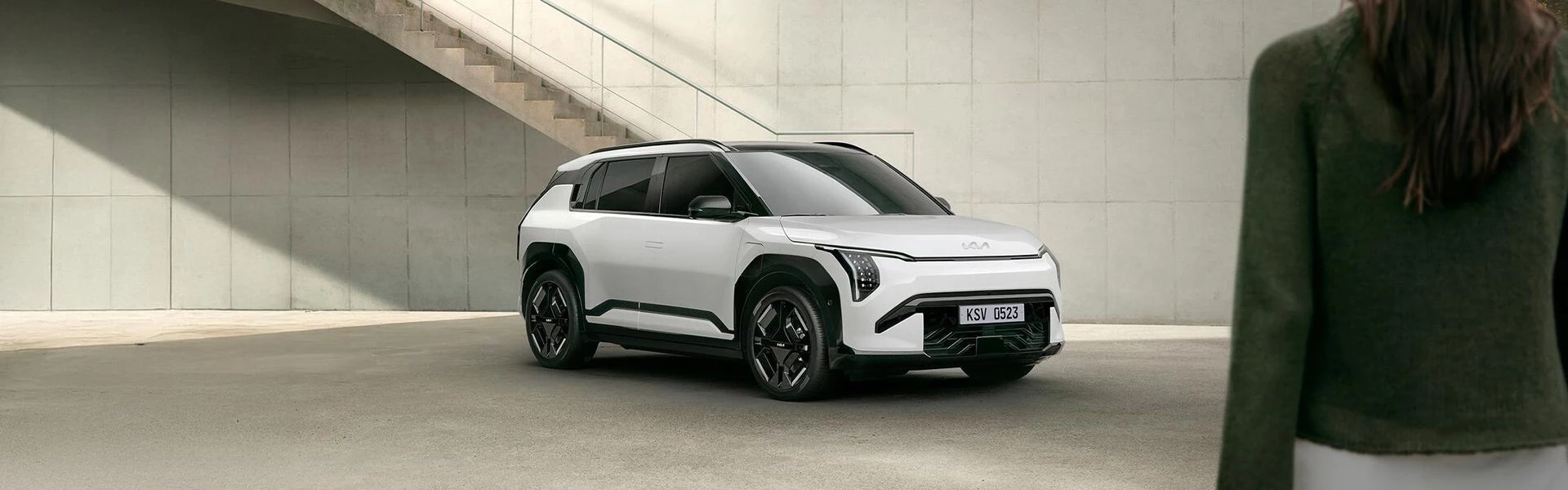 Ötcsillagos biztonság és formatervezési csúcsdíj: tarolt a Kia EV3 Európában