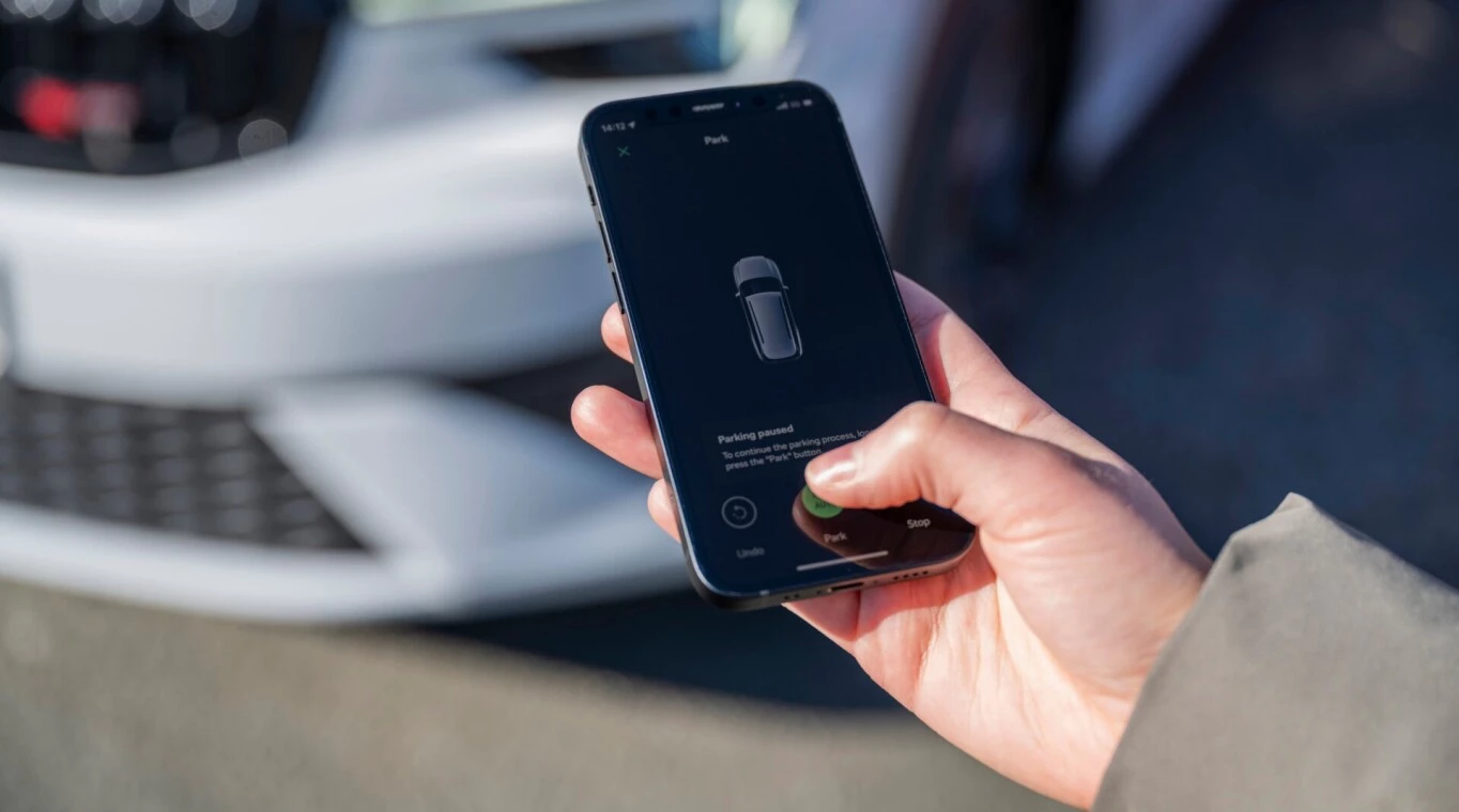 Parkolás mobilról – így működik a Škoda távoli parkolórendszere