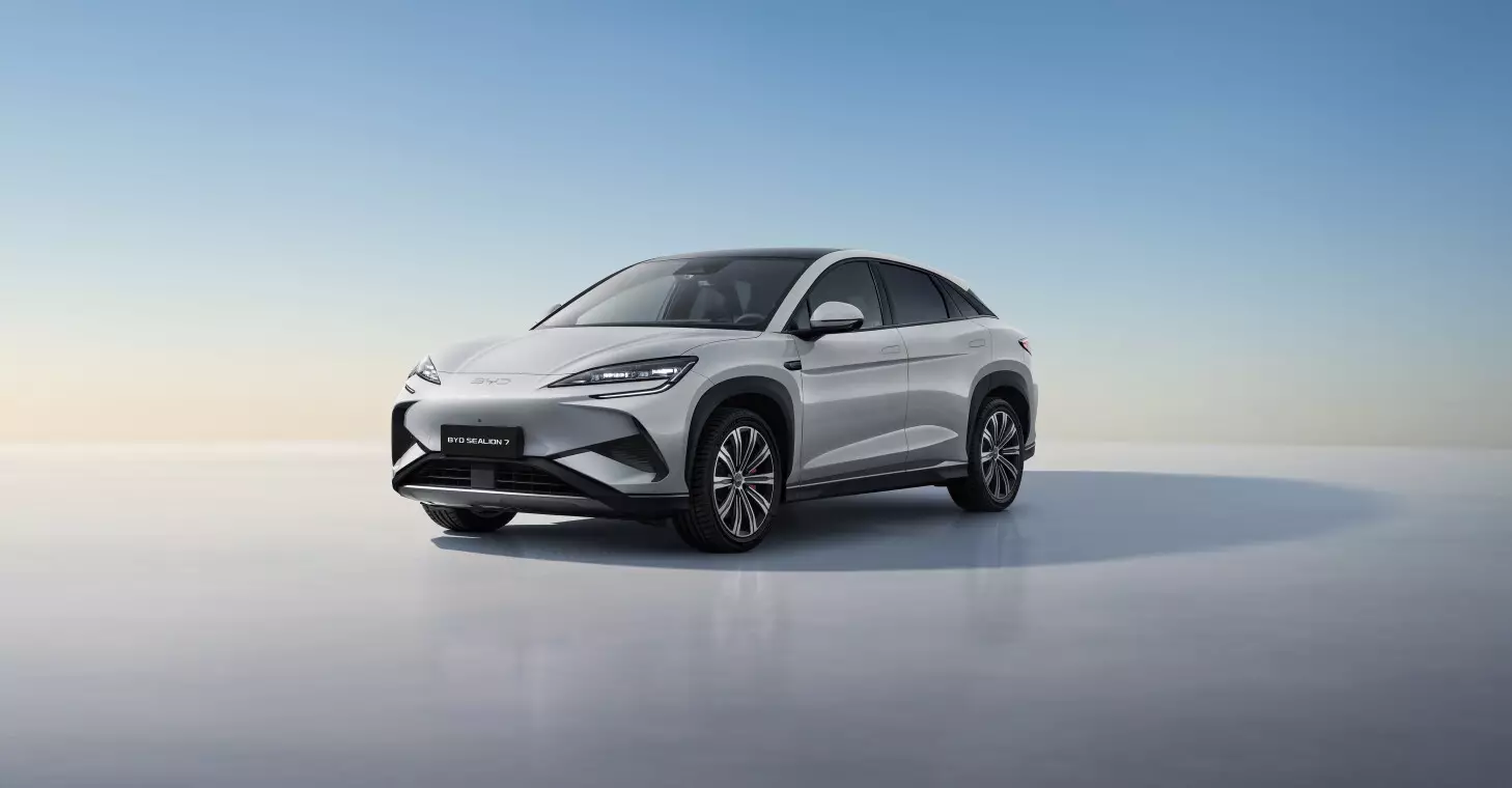 A BYD SEALION 7 európai bemutatója a Párizsi Autószalonon