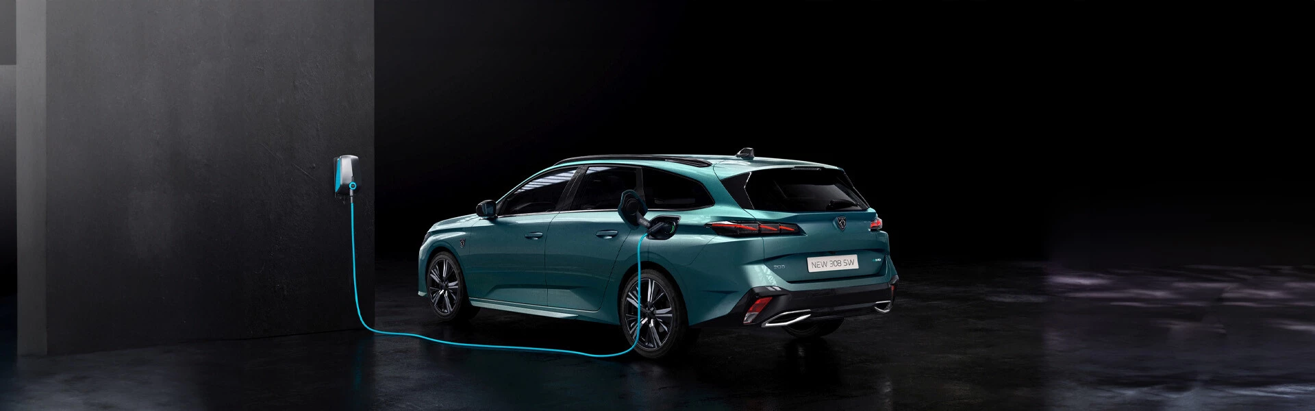 Új tölthető hibrid hajtást kap a Peugeot 308 és a Peugeot 408