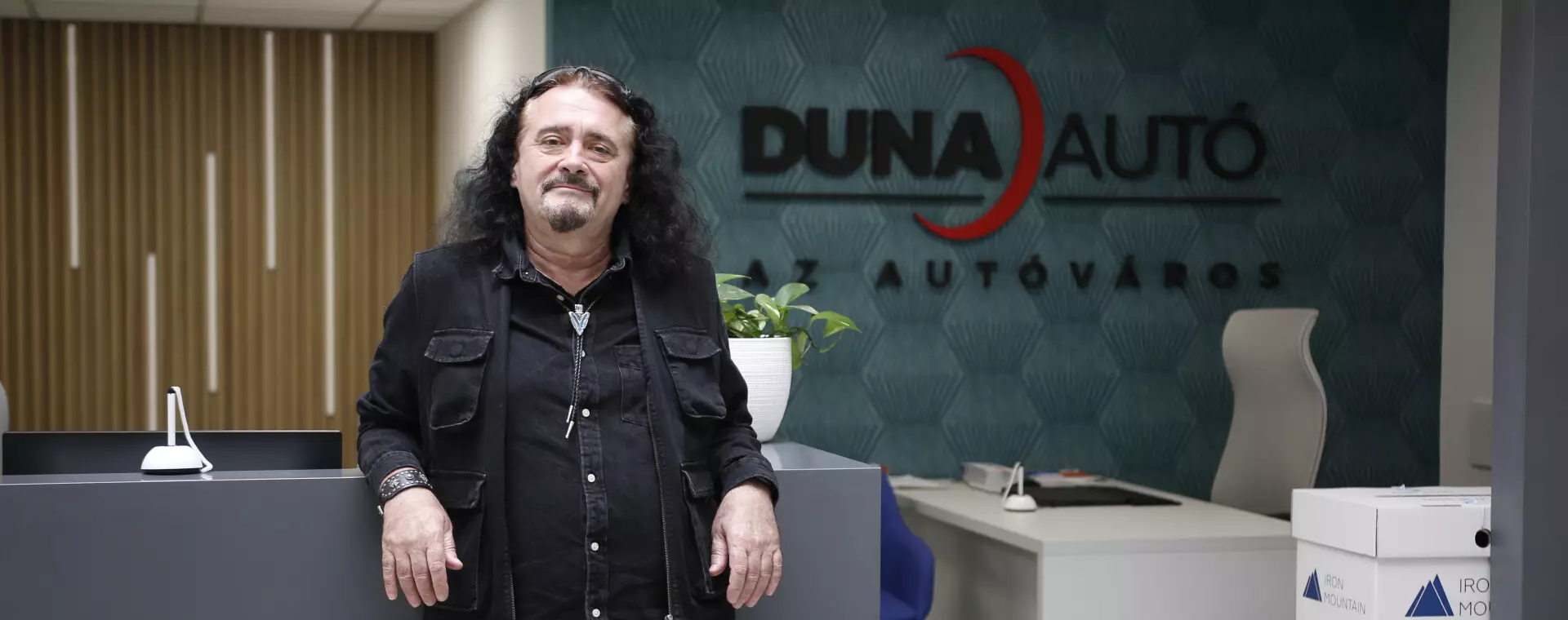 Rocklegendával erősít a Duna Autó