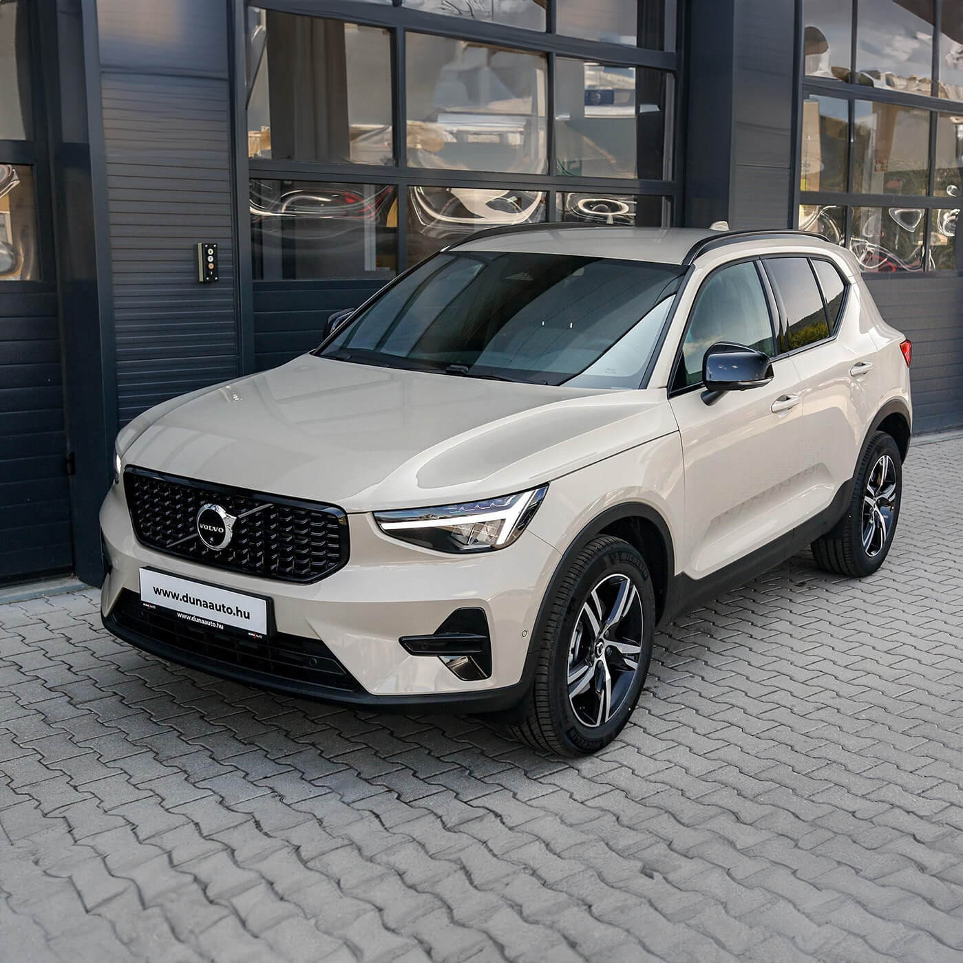 Volvo XC40 B3 Plus Dark