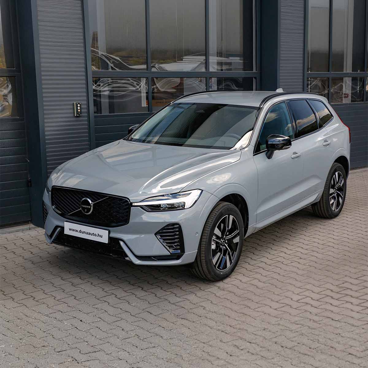 Volvo XC60 B5 új raktári autó