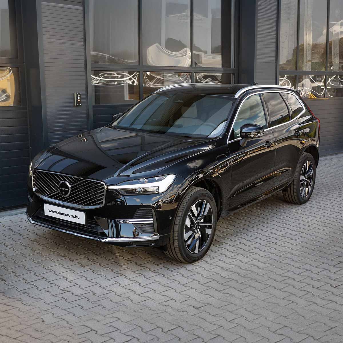 Volvo XC60 T6 új raktári autó