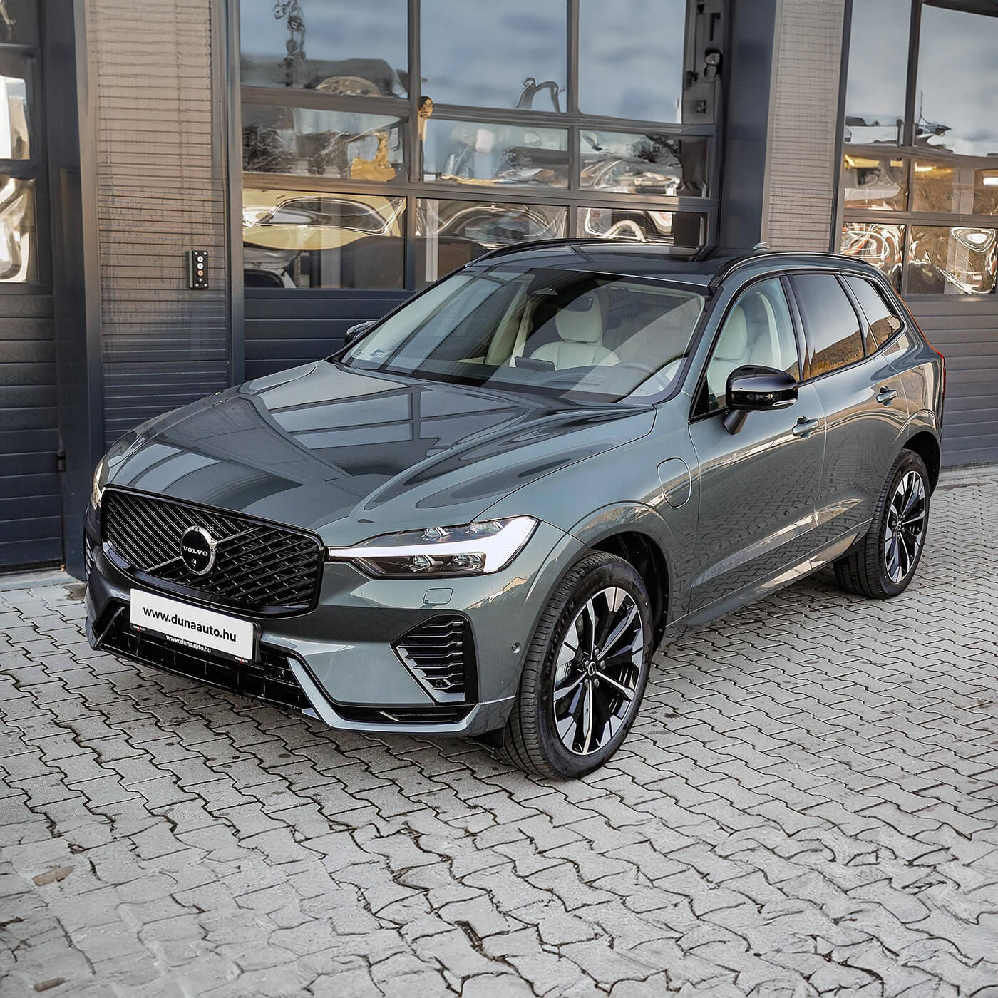 Volvo XC60 T6 Plus Dark