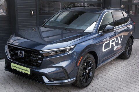 CR-V 2.0 i-MMD PHEV Advance Tech CVT TESZTAUTÓ. METÁLFÉNY AZ ÁRBAN