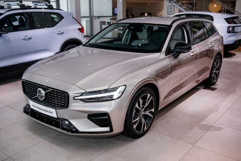 V60 2.0 [B4] MHEV Plus Dark DCT Készletről azonnal elvihető - egyedi Business ajánlat