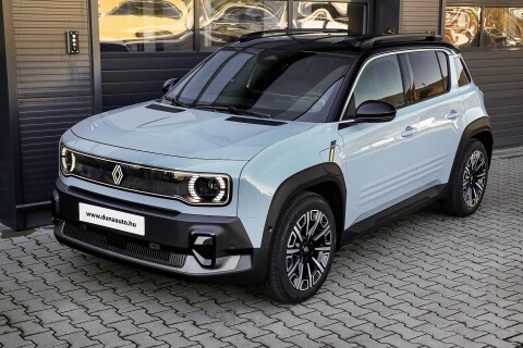 R 4 E-Tech electric 52 kWh Iconic szegedi telephelyen elérhető!