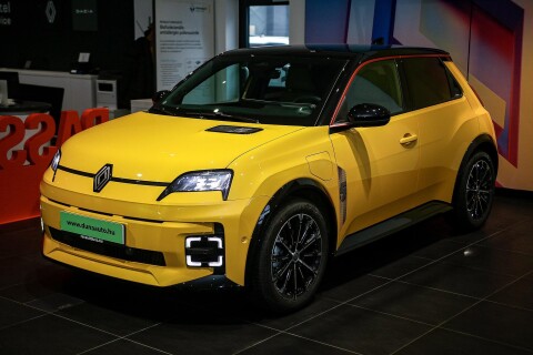 R 5 E-Tech electric 52 kWh Iconic Cinq 5 év/100 000 km EASY SERVICE karbantartás beépített gyártói garanciával