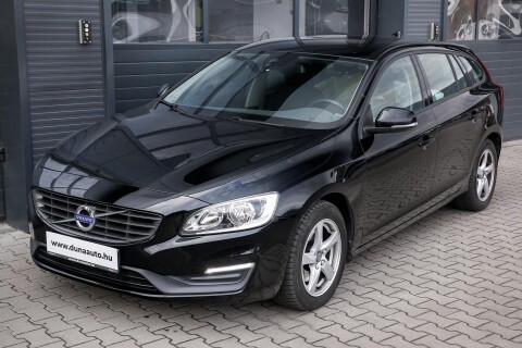 V60 1.5 [T3] Kinetic Geartronic Magyarországi!