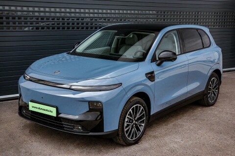 B10 HATÓTÁVNÖVELT BENZIN MOTORRAL HIBRID EV HAJTÁS LEGMAGASABB FELSZERELTSÉG