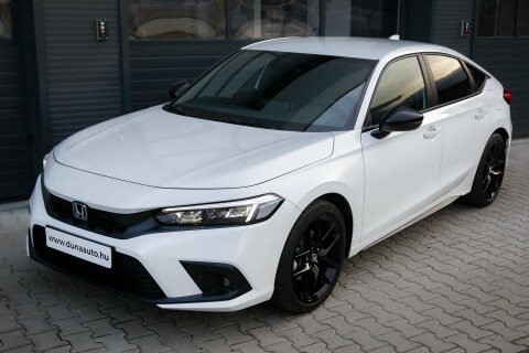 CIVIC 2.0 i-MMD Hybrid Sport eCVT METÁLFÉNY AZ ÁRBAN