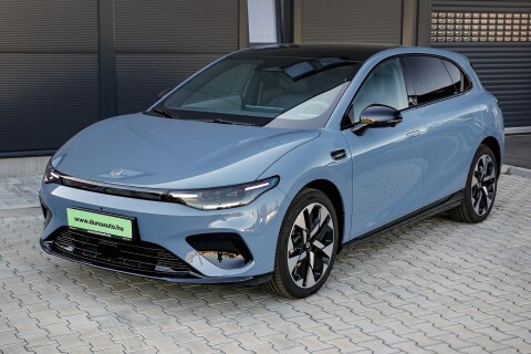 B05 67,1kWh Design LEGMAGASABB FELSZERELTSÉG. BEÉRKEZŐBEN LÉVŐ AUTÓ. BEVEZETŐ ÁRON