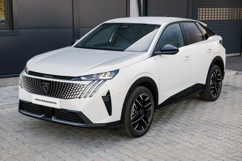 3008 1.2 Hybrid Allure e-DCT6 Tesztautó készletről azonnal navigációs és Drive assist csomaggal