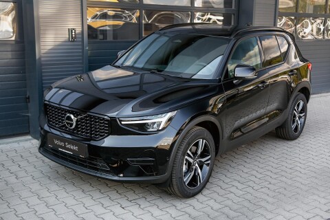 XC40 2.0 [B3] MHEV Plus Dark DCT ÁFA-s bemutató autó ajánlat