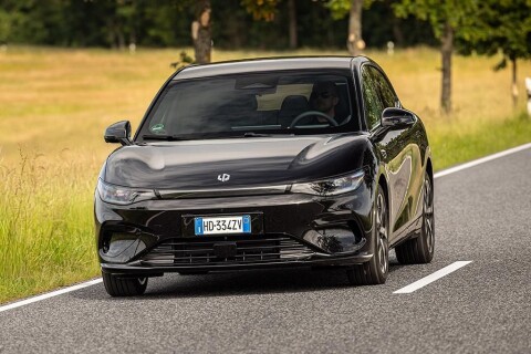 B05 67,1kWh Design LEGMAGASABB FELSZERELTSÉGŰ AUTÓ. BEÉRKEZŐBEN LÉVŐ. A KÉPEK ILLUSZTRÁCIÓK