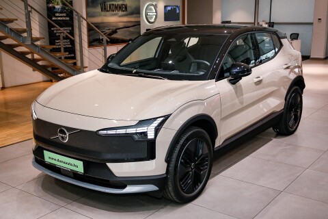 EX30 Twin Motor AWD Cross Country Ultra modell januári készlet akció magánvásárlóknak is