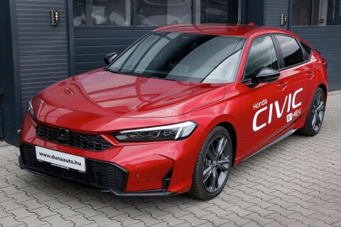 CIVIC 2.0 i-MMD Hybrid Sport eCVT TESZTAUTÓ. SPORT CSOMAGGAL! METÁLFÉNY AZ ÁRBAN