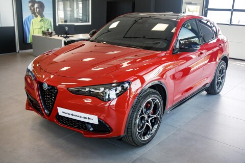 STELVIO 2.0 MultiAir Sprint (Automata) Veloce csomaggal Q4 összkerék hajtással.utolsó benzines darabok.üvegtető