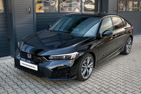 CIVIC 2.0 i-MMD Hybrid Advance eCVT 2026 modell készletről