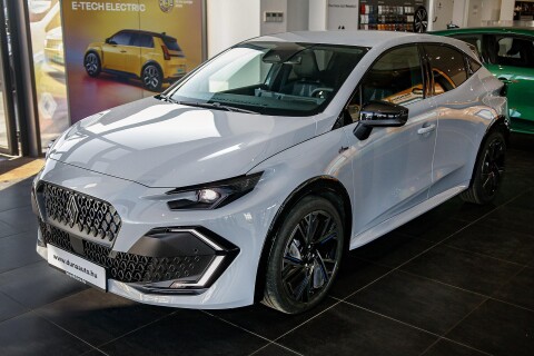 CLIO 1.8 E-Tech Hybrid Techno (Automata) új modell-full hibrid-160LE-s-jégfehér