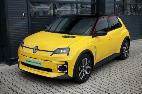 R 5 E-Tech electric 52 kWh Techno bemutató autó szegedi telephelyen elérhető!