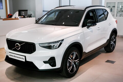 XC40 2.0 [B3] MHEV Plus Dark DCT Készletről! Akció magánszemélyeknek