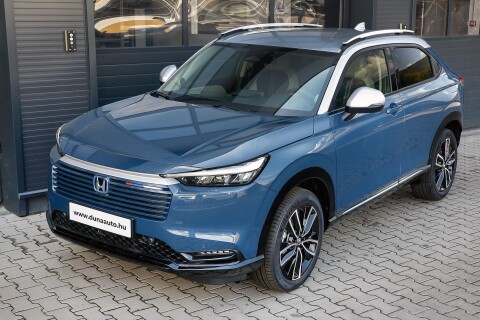 HR-V 1.5 i-MMD Hybrid Advance Style eCVT METÁLFÉNY AZ ÁRBAN