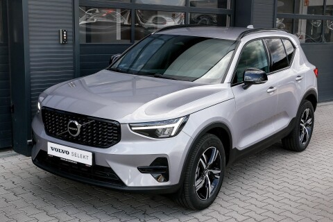 XC40 2.0 [B3] MHEV Plus Dark DCT ÁFA-s bemutató autó