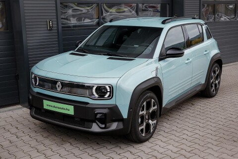 R 4 E-Tech electric 52 kWh Techno bemutató autó szegedi telephelyen elérhető!