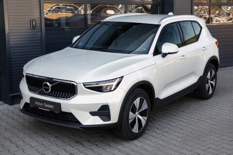 XC40 2.0 [B3] MHEV Core DCT Magyarországi. vezetett szervizkönyv