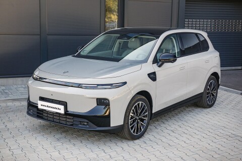 B10 Demo autó HYBRID EV HAJTÁS LEGMAGASABB FELSZERELTSÉG.KÉSZLETKISÖPRŐ ÁR!!