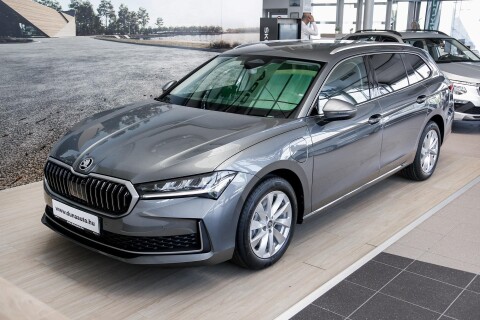 SUPERB Combi 2.0 TDI SCR Selection DSG Készletről azonnal elvihető rengeteg extrával!