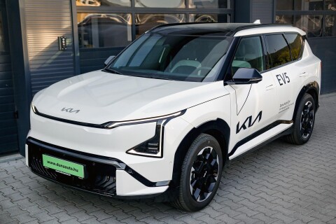 EV5 81,4kWh GT Line ELITE CSOMAG. NAPFÉNYTETŐ. TESZTAUTÓ